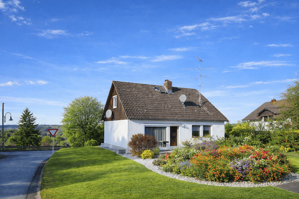 Thumbnail-Freistehendes Einfamilienhaus mit großzügigem Grundstück zu verkaufen