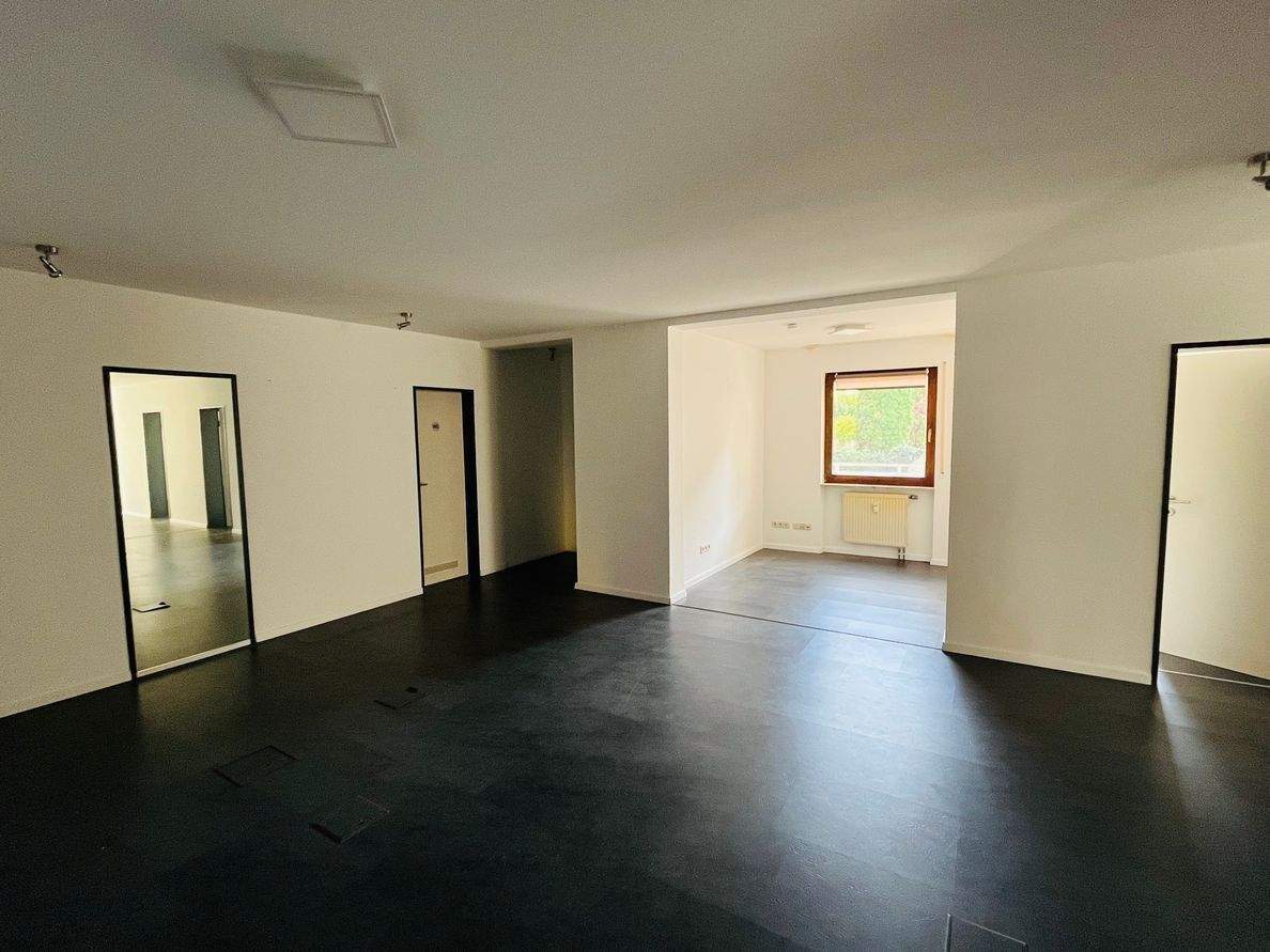 Thumbnail-Vielseitig nutzbare Büro-Praxisfläche im Zentrum von Zirndorf