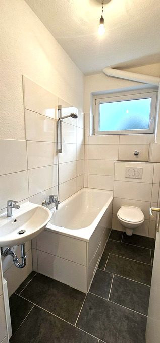 Thumbnail-Frühlingsaktion: 2 Nettokaltmieten frei! Renovierte 2,5-Zimmer-Wohnung mit neuem Bad!