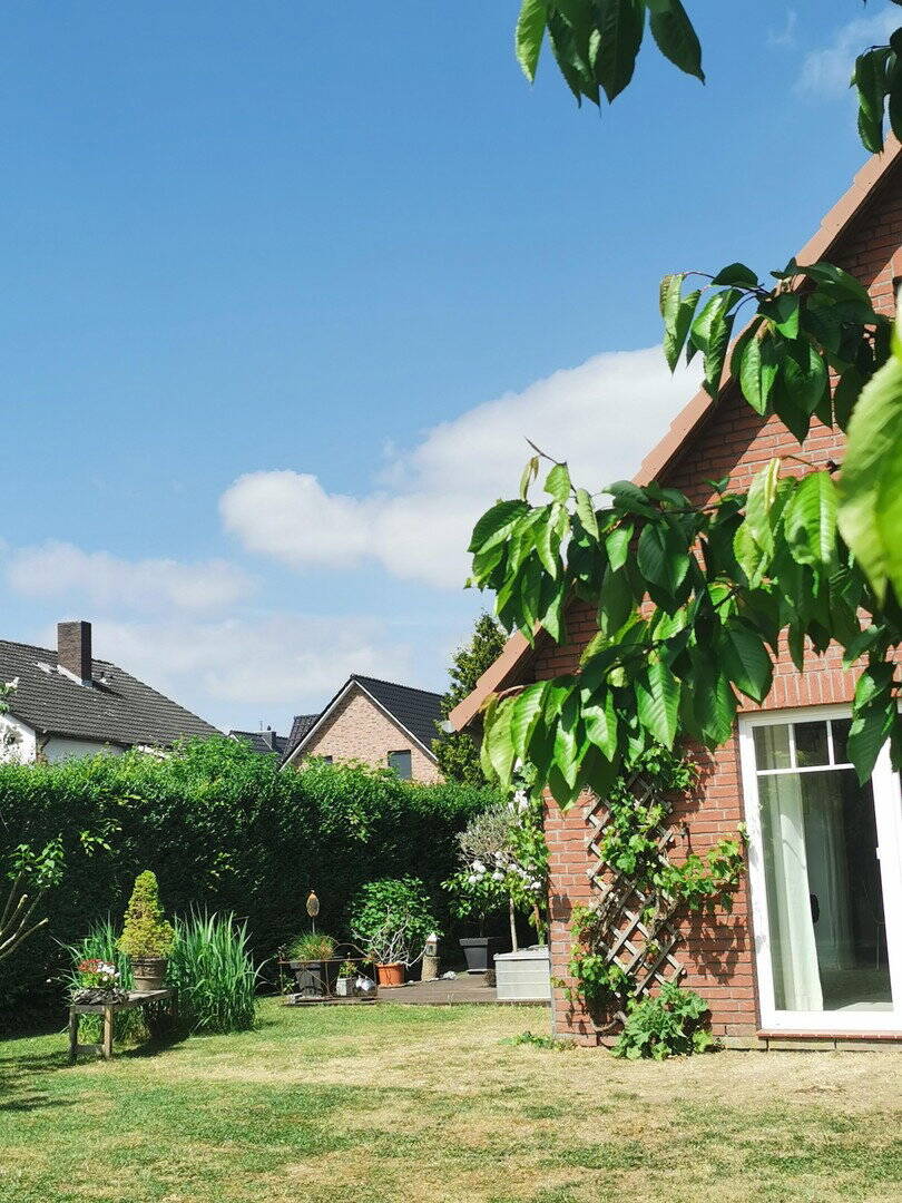 Thumbnail-Haus in begehrter Wohnlage in Lübeck Groß Steinrade zu verkaufen
