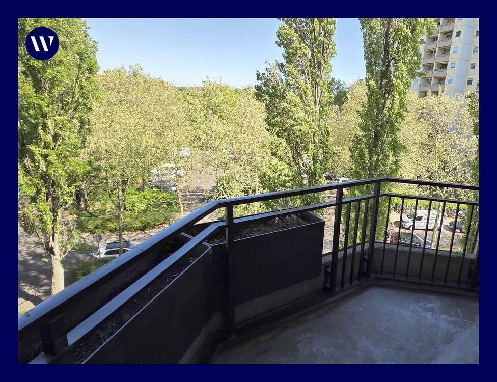 Thumbnail-... mit Balkonblick ins Grüne: Frisch renovierte 2 Zimmer, neuer Boden, neues Bad mit Walk-In-Dusche