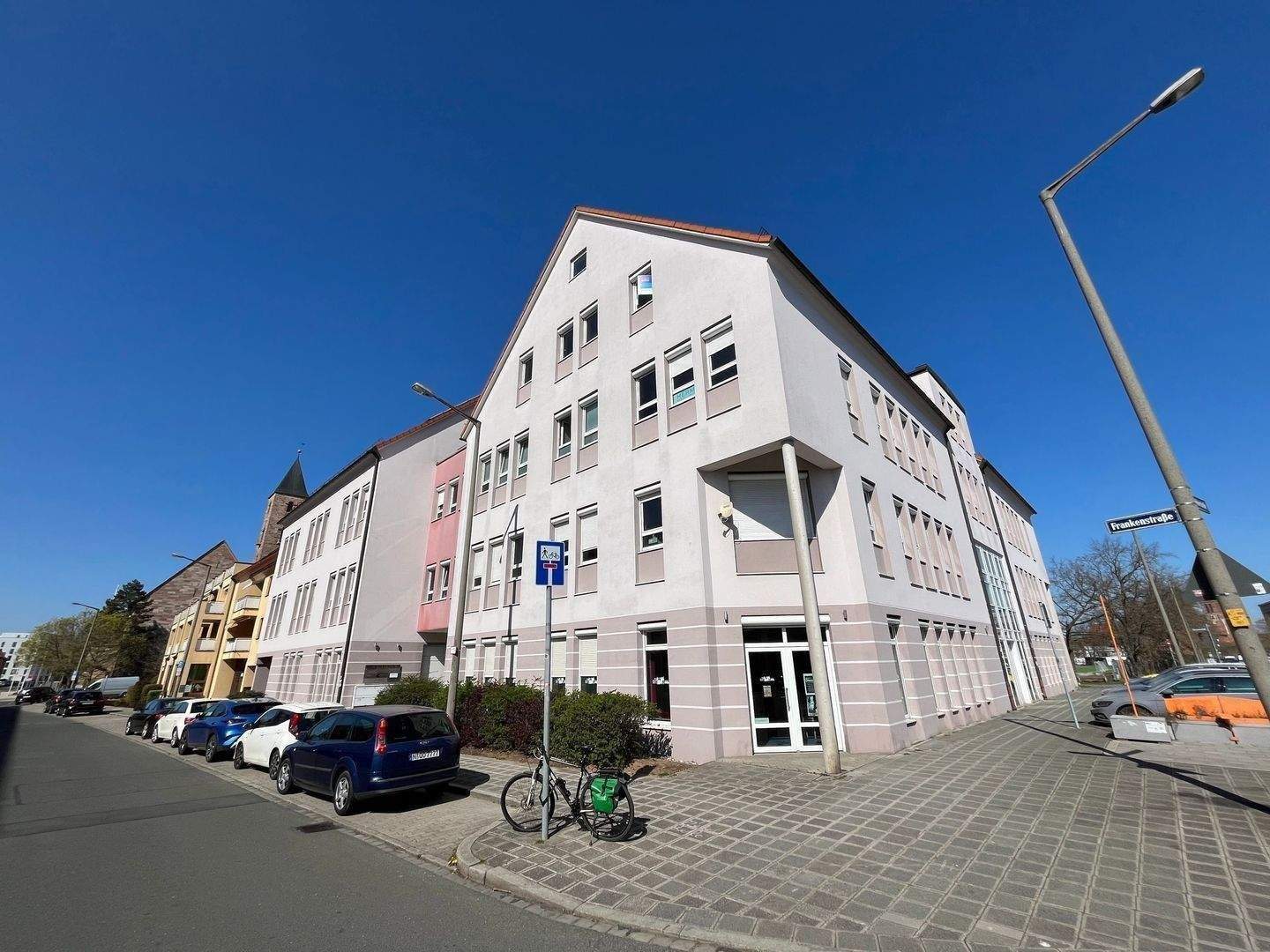 Thumbnail-Barrierefreie Praxisflächen mit Parkplätzen in top Lage