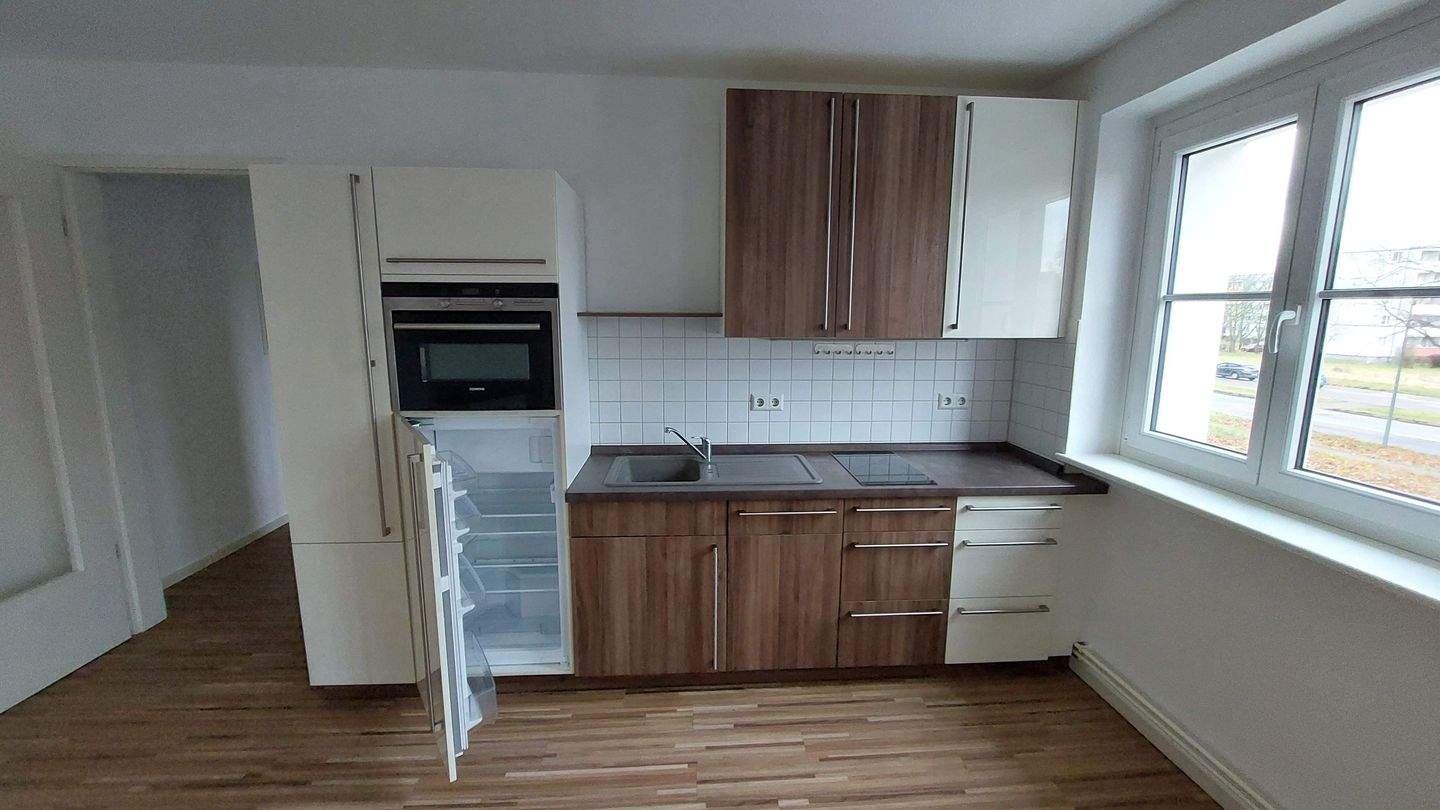 Thumbnail-1-R-Wohnung in Dessau-Süd mit schicker EBK