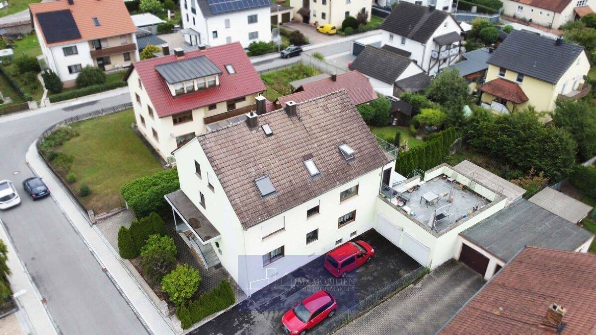 Thumbnail-8 ZIMMER MAISONETTE - TERRASSENWOHNUNG FÜR DIE GROSSE FAMILIE - DOPPELGARAGE - GARTEN - DACHTERRASSE - EBK