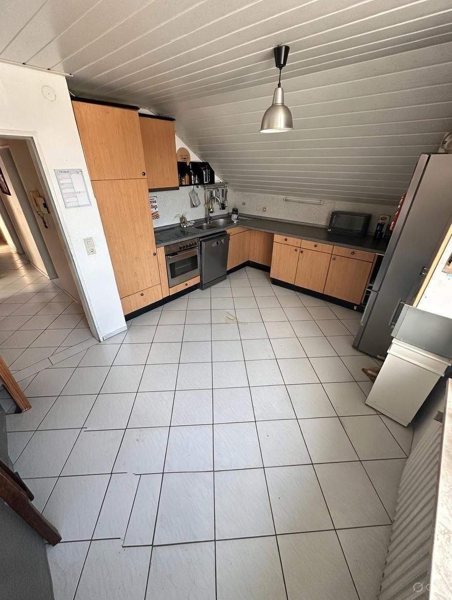 Thumbnail-IN-Hundszell: 4-Zimmer-Wohnung mit Garage