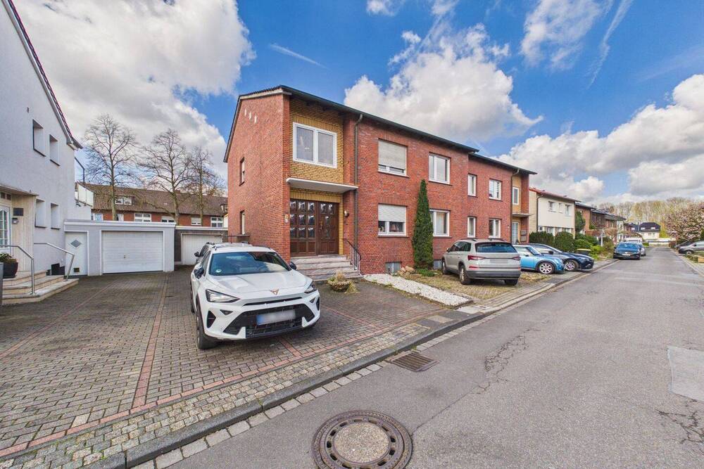 Thumbnail-Ihr neues Zuhause mit Perspektive: Teilmodernisiertes Zweifamilienhaus mit viel Platz & Potenzial