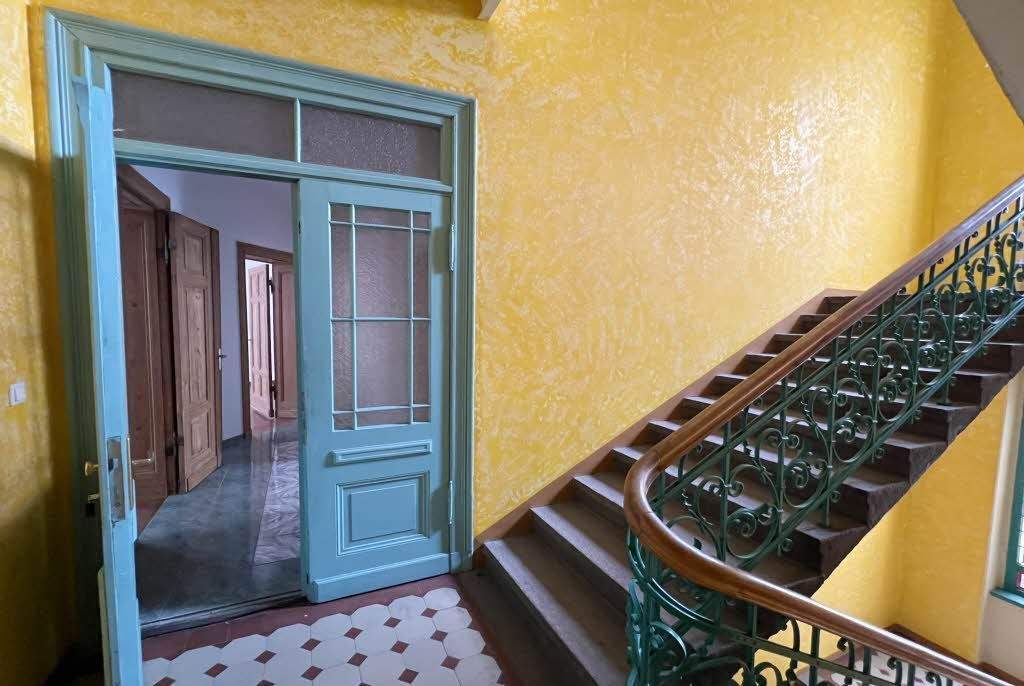 Thumbnail-Halle (Saale)-Südliche Innenstadt: Mehrfamilienhaus, zentrale Stadtlage, teilsaniert, 787 EURqm