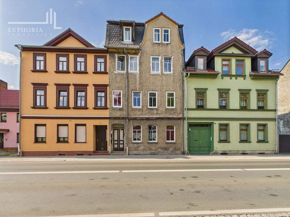 Thumbnail-Kleines Mehrfamilienhaus zur Kernsanierung im Sanierungsgebiet zu verkaufen