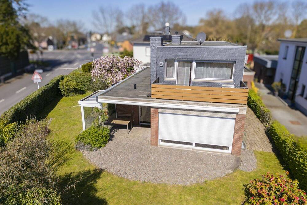 Thumbnail-Freistehendes Einfamilienhaus mit Doppelgarage in Mönchengladbach-Dorthausen