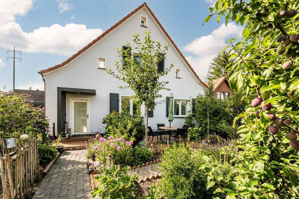 Thumbnail-Großzügiges Einfamilienhaus mit Ferienwohnung nahe Karower Teiche