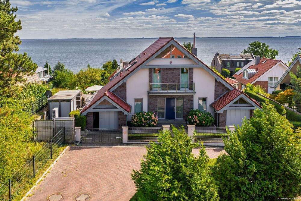 Thumbnail-Luxuriöses Einfamilienhaus mit Ostseeblick