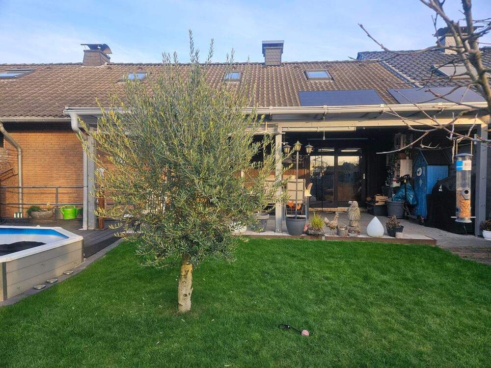 Thumbnail-* Gepflegtes Einfamilienhaus mit Pool, Kamin und Nutzgarten im Hinterland *