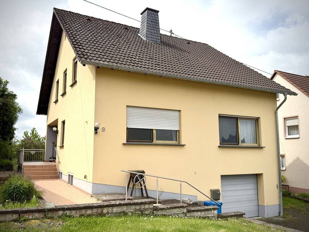 Thumbnail-Geräumiges Einfamilienhaus in ruhiger Wohnlage, mit großem Garten und herrlichem Fernblick