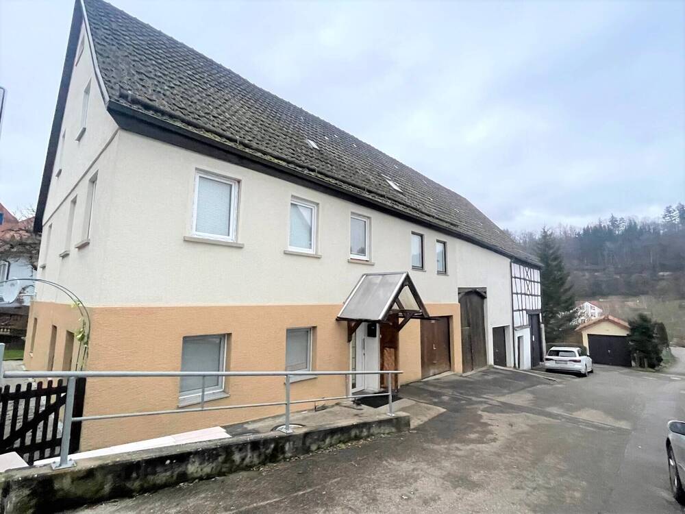 Thumbnail-Kurzfristiges Angebot! Großes Gebäude mit vielen Zimmern und unzähligen Möglichkeiten zu verkaufen