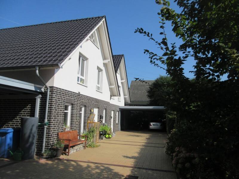 Thumbnail-PROVISIONSFREI! Moderne Doppelhaushälfte mit Doppelcarport und Fahrrad-Geräteraum in guter Wohnlage!