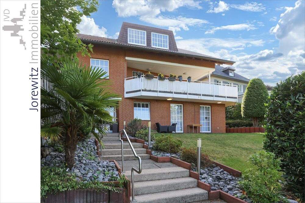 Thumbnail-Sehr gepflegtes und saniertes Einfamilienhaus mit Einliegerwohnung in Hanglage von Bi-Brackwede