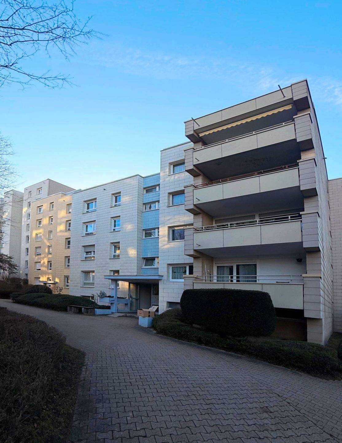 Thumbnail-Hochwertig sanierte 3 Zimmer Wohnung mit Balkon und TG-Stellplatz in Pforzheim