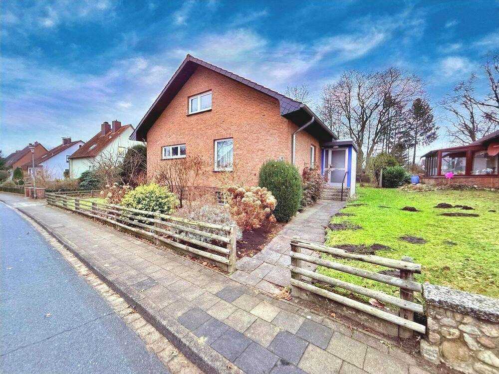 Thumbnail-Lebensfrohes Einfamilienhaus für die gesamte Familie ausgestattet mit GartenGarageVollkeller teilmodernisiert