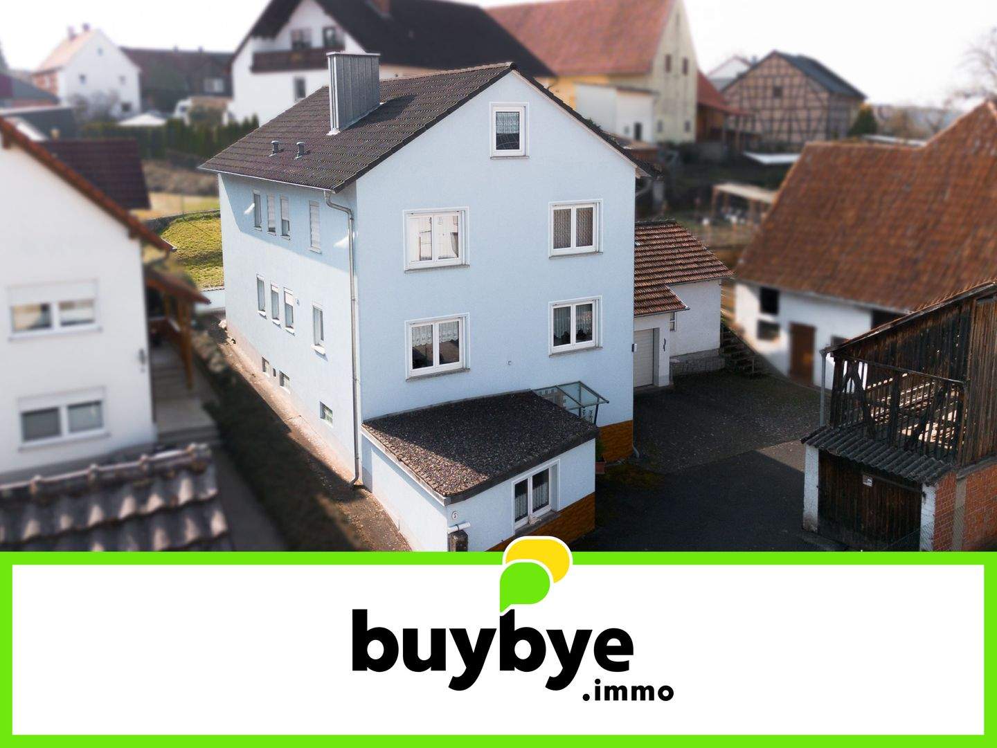 Thumbnail-Strahlungen: Zweifamilienhaus mit Garten, Terrasse und Garage