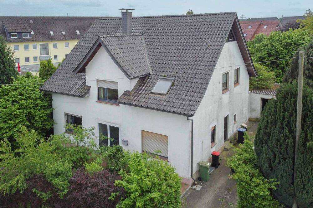 Thumbnail-Ihr Projekt wartet: Modernisierungsbedürftiges Zweifamilienhaus auf großem Grundstück in Löhne