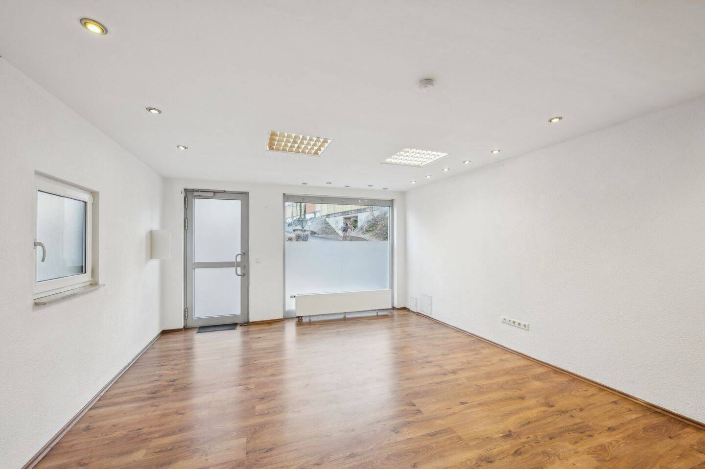 Thumbnail-Wohn- und Geschäftshaus in frequenzstarker Lage - flexibel nutzbar & sofort verfügbar