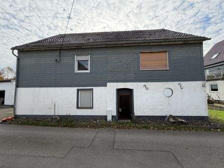 Thumbnail-Zweifamilienhaus mit großem Grundstück und Entwicklungspotenzial in ruhiger Lage von Radevormwald