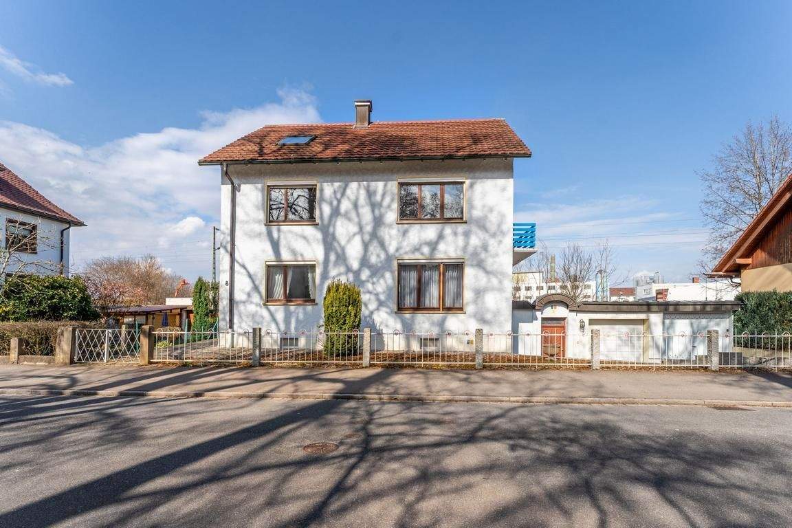 Thumbnail-Charmantes 2–3 Familienhaus (freistehend) mit 3 Garagen, Garten und Blick auf die Brigach vielseitig nutzbar in stadtnaher Lage