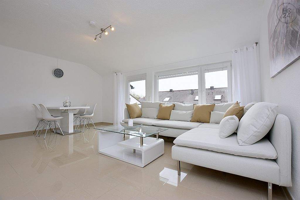 Thumbnail-Modern möblierte DG-Wohnung mit Balkon und Internet in Stuttgart Fasanenhof