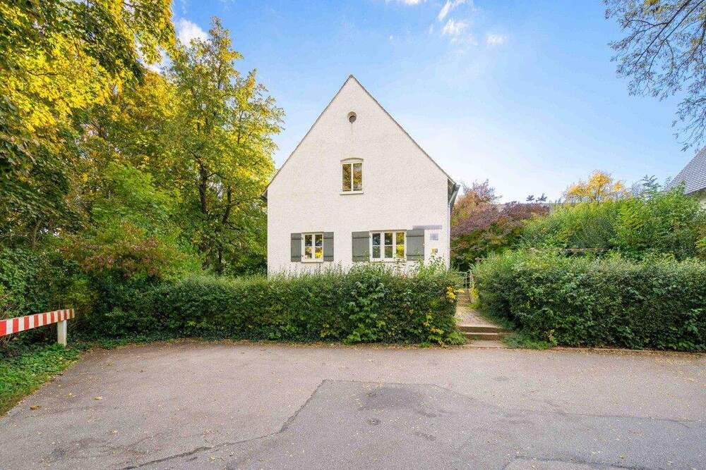 Thumbnail-Regensburg Grüne Mitte - Tradition trifft Zukunft: EFH mit Herz & Potential auf Traumgrundstück