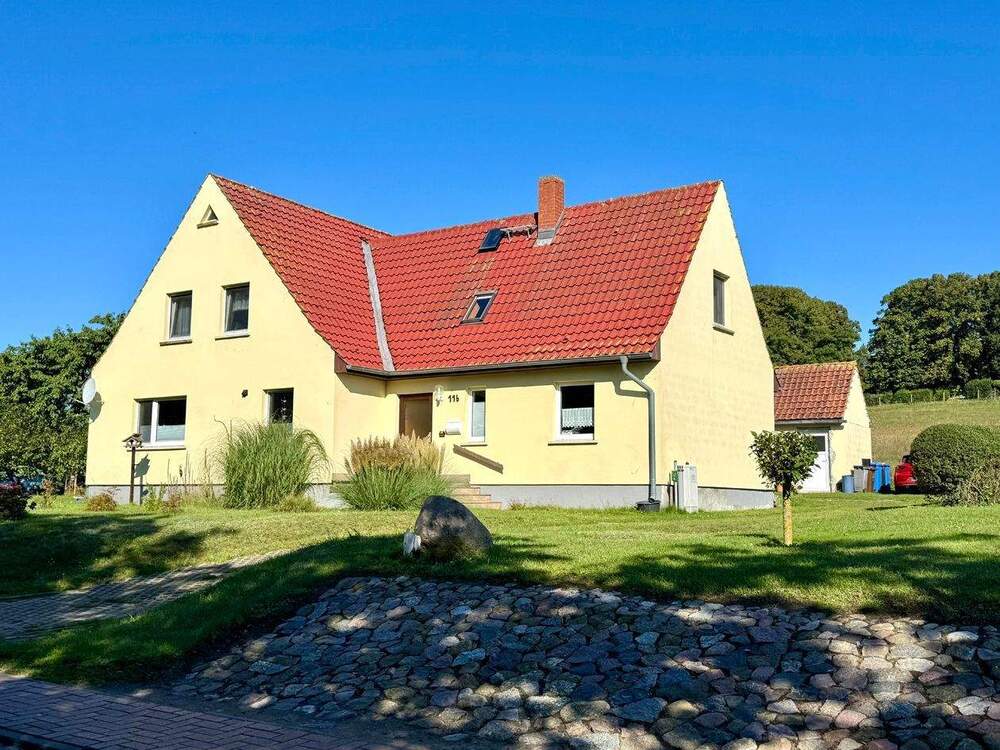 Thumbnail-Großzügiges Einfamilienhaus mit Einliegerwohnung und weitläufigem Grundstück