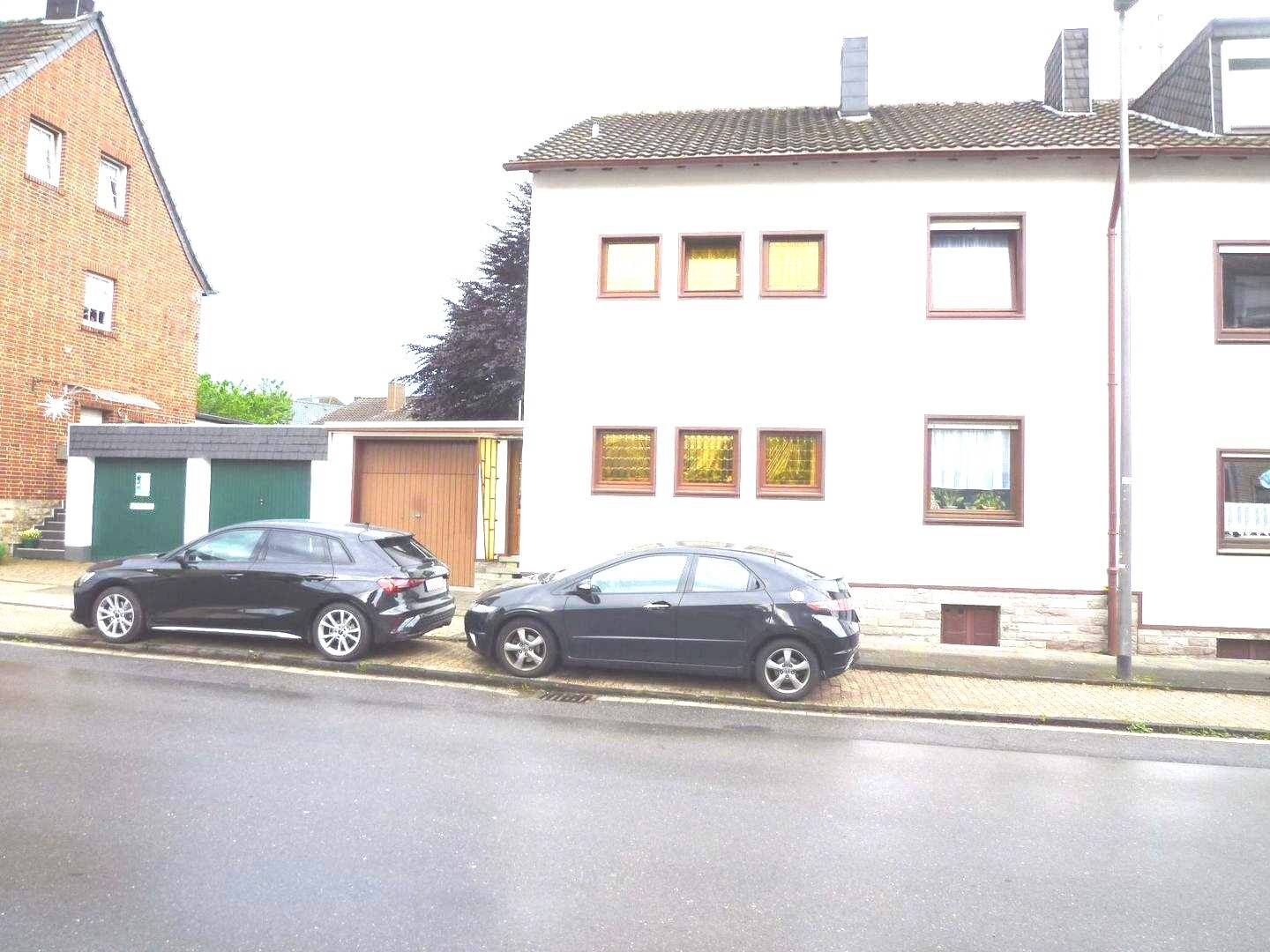 Thumbnail-Modernisierte Doppelhaushälfte mit herrlichem Garten und Garage