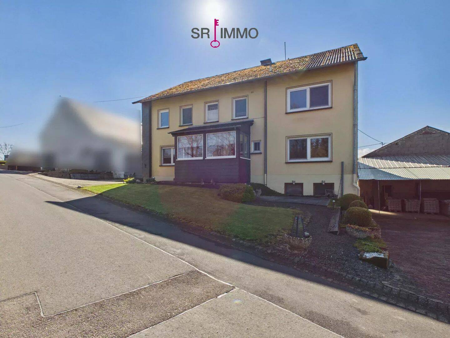 Thumbnail-Gepflegtes Wohnhaus mit großen Garagen in ruhiger Lage in Krautscheid