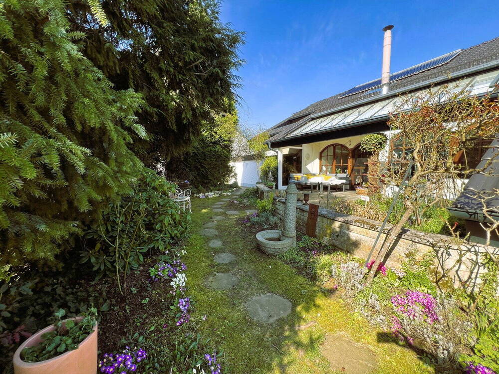 Thumbnail-Exklusives Ein-Zweifamilienhaus in ruhiger Lage