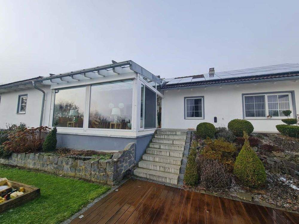 Thumbnail-Passau-Rittsteig: Bungalow mit Wintergarten, Außenpool und separatem 1-Zim.-Appartement, traumhafter Fernblich über die Stadt hinweg