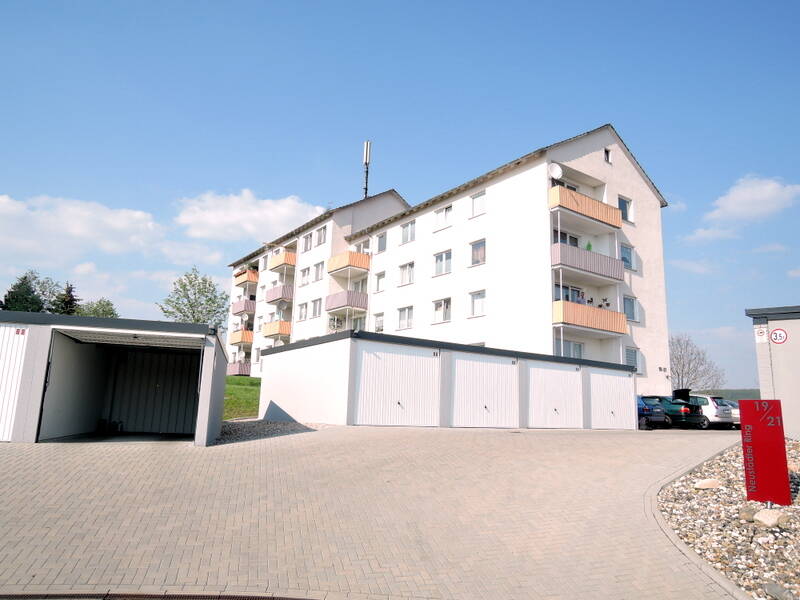 Hausansicht mit Balkon