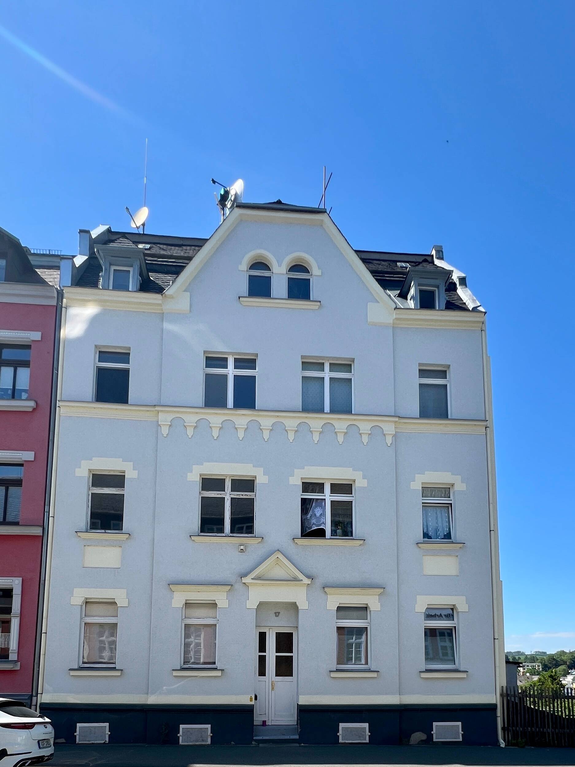 Thumbnail-Mehrfamilienhaus teilweise vermietet mit Sanierungsbedarf