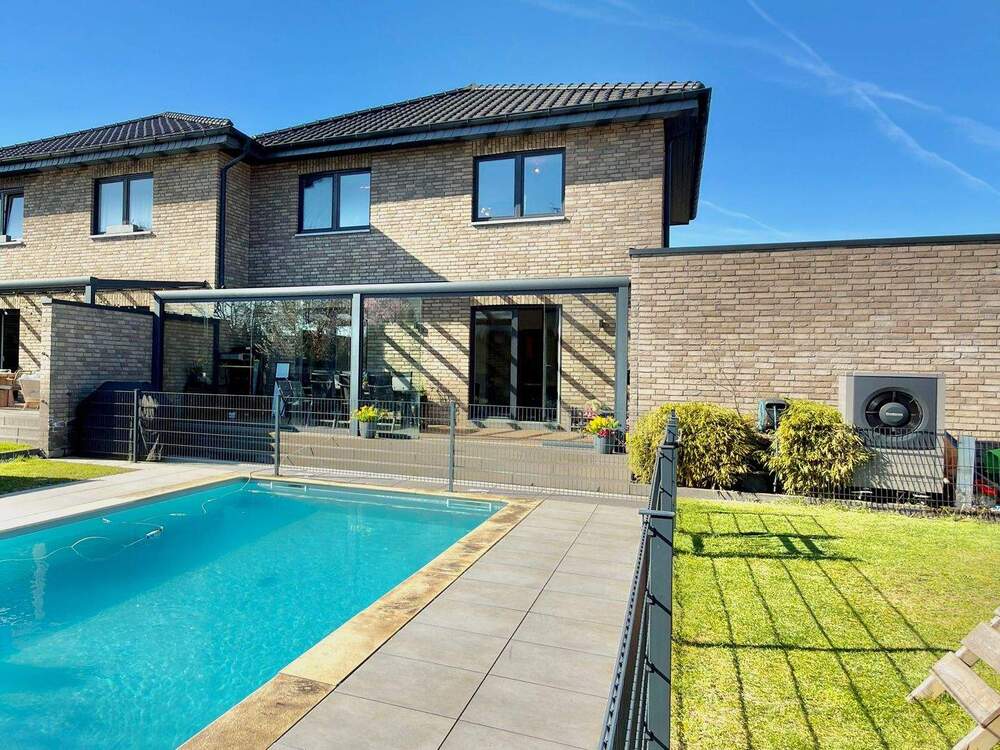 Thumbnail-Exklusive Doppelhaushälfte mit Wintergarten, Pool und Wärmepumpe in Brüggen