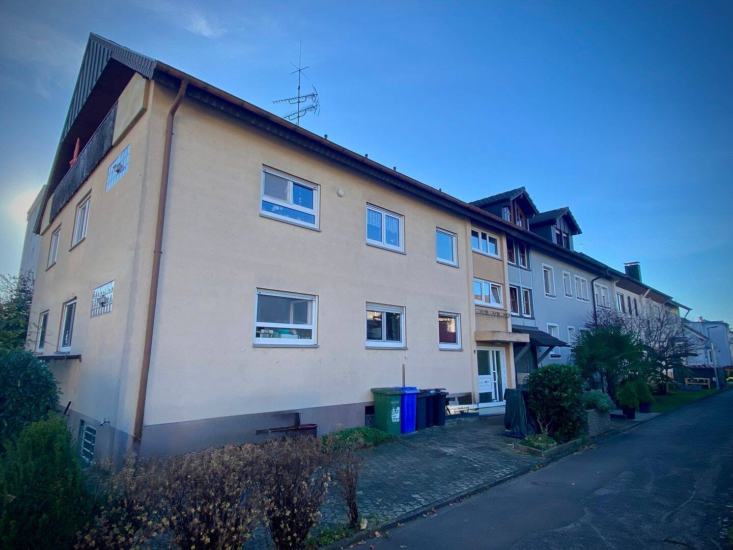 Thumbnail-Drei-Zimmer DG-Wohnung in solidem 3-Fam.Haus