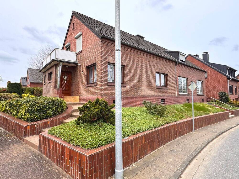 Thumbnail-Grundbesitz mit Zukunft! MeinRaum... Gepflegtes Wohnhaus - bestehend aus zwei Doppelhaushälften nebst einem sep. Baugrundstück in Erkelenz-Lövenich