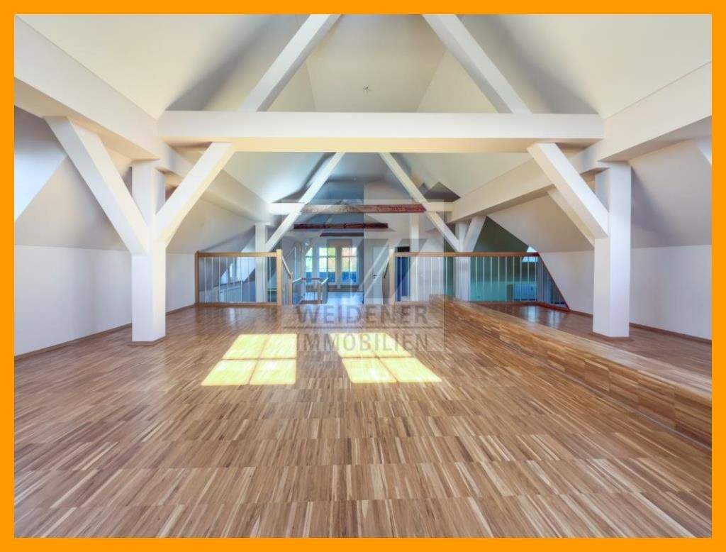 Thumbnail-Wohnen mal anders! Imposante Dachgeschosswohnung mit Balkon und Aufzug!