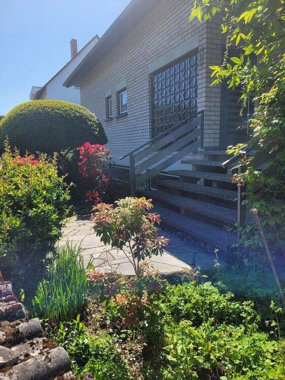 Thumbnail-Gemütliches Wohnhaus mit schönem Garten