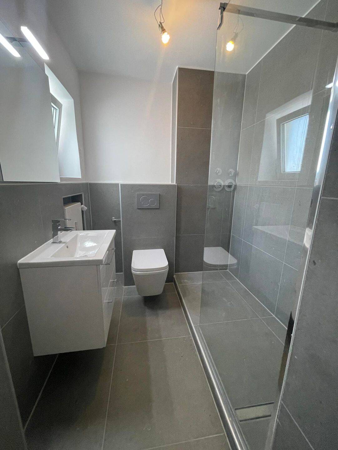 Badezimmer mit Dusche