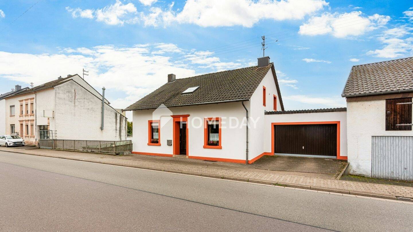 Thumbnail-Hier wohnt, wer das Echte schätzt: charmantes EFH mit Einliegerwohnung, großem Garten und Garage