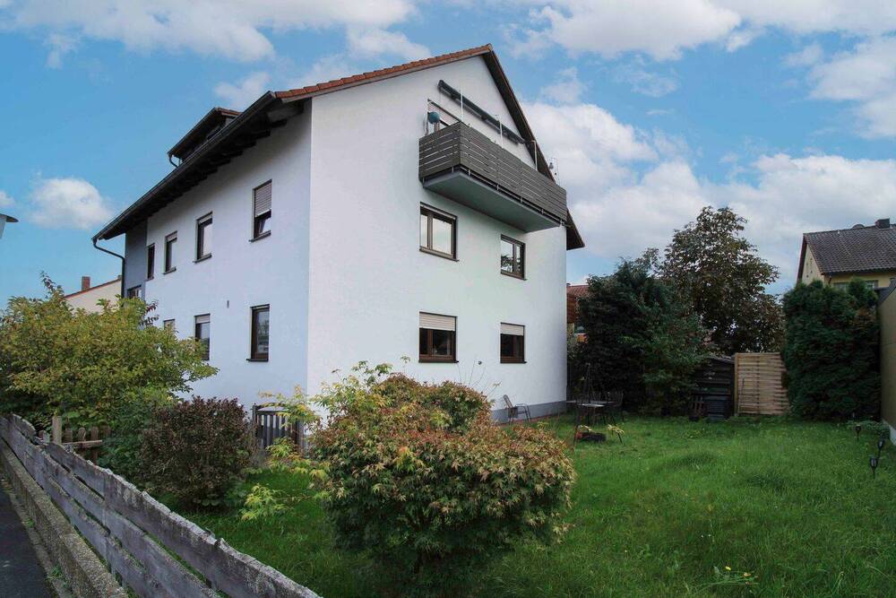 Thumbnail-Attraktives Mehrfamilienhaus mit drei Wohneinheiten in Lonnerstadt