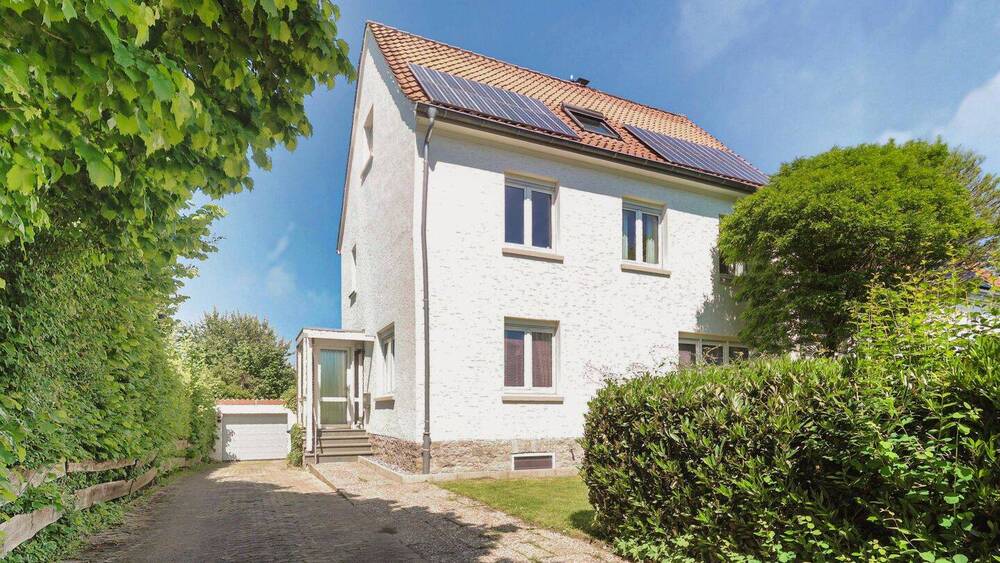 Thumbnail-Großzügiges Einfamilienhaus in bevorzugter Wohnlage (Sackgasse), mit schönem Garten und fußläufig zur Innenstadt
