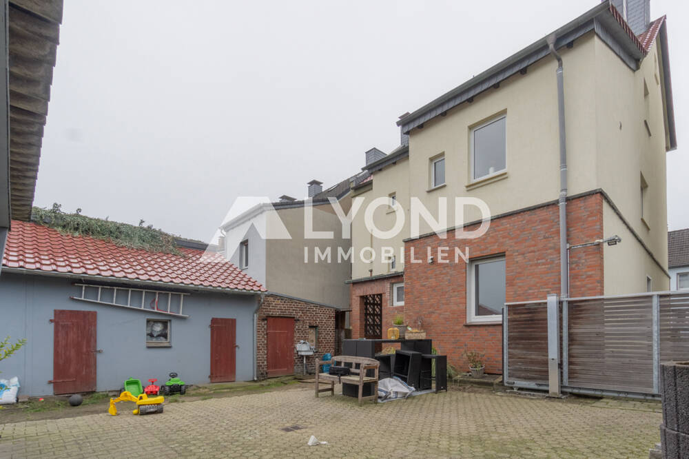 Thumbnail-Charmantes Zweifamilienhaus mit großem Grundstück in Herten!