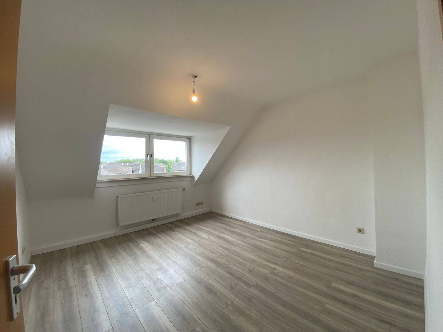 Thumbnail-Klein aber fein! Renovierte Dachgeschosswohnung in Bottrop