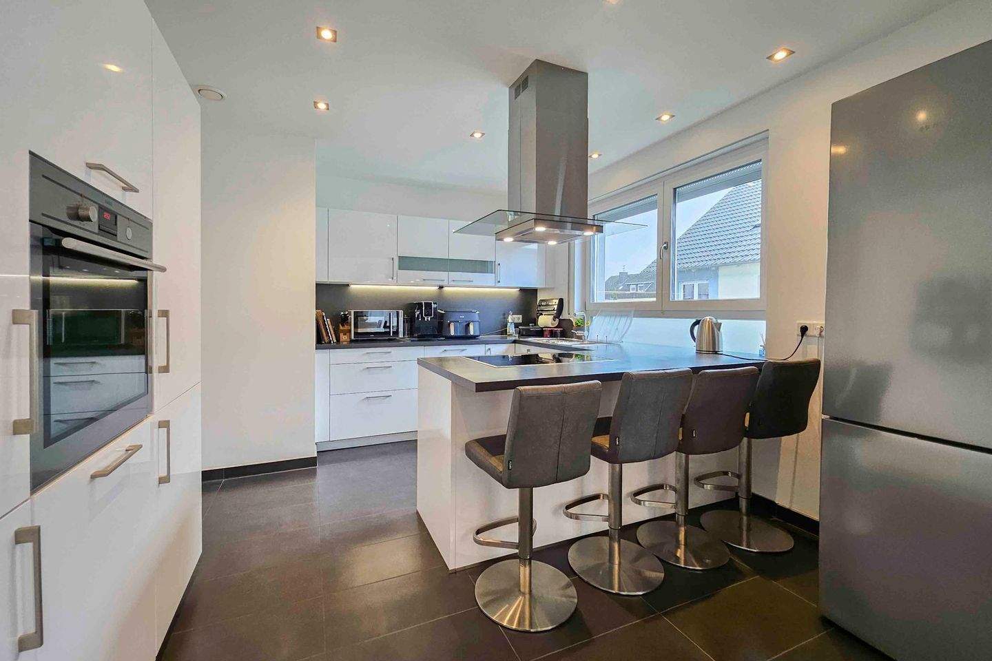 Thumbnail-260,7 m² Wohn- und Arbeitskomfort auf höchstem Niveau - alles in einem Haus