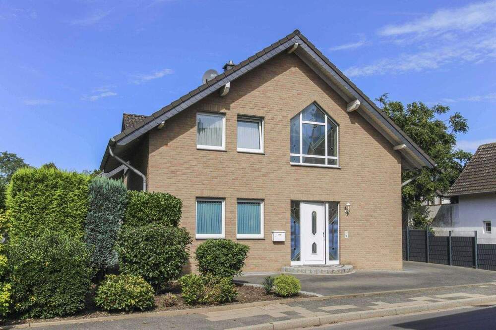 Thumbnail-Frei stehendes Einfamilienhaus mit Garten und Garage in ruhiger Lage in Hückelhoven