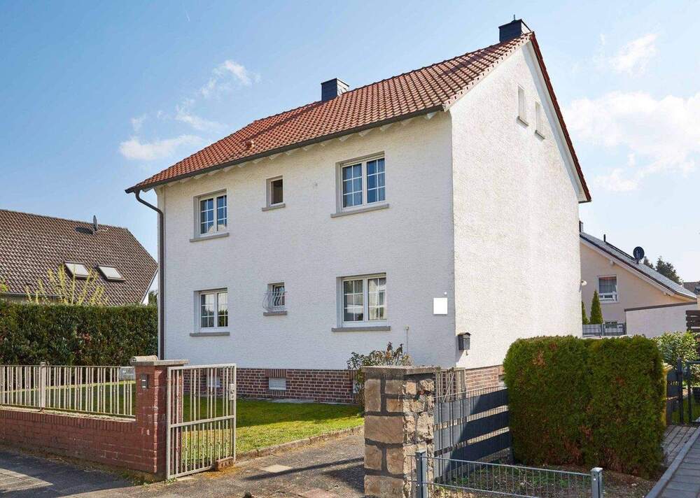 Thumbnail-Attraktives Einfamilienhaus mit großzügigem Grundstück und Entwicklungspotenzial